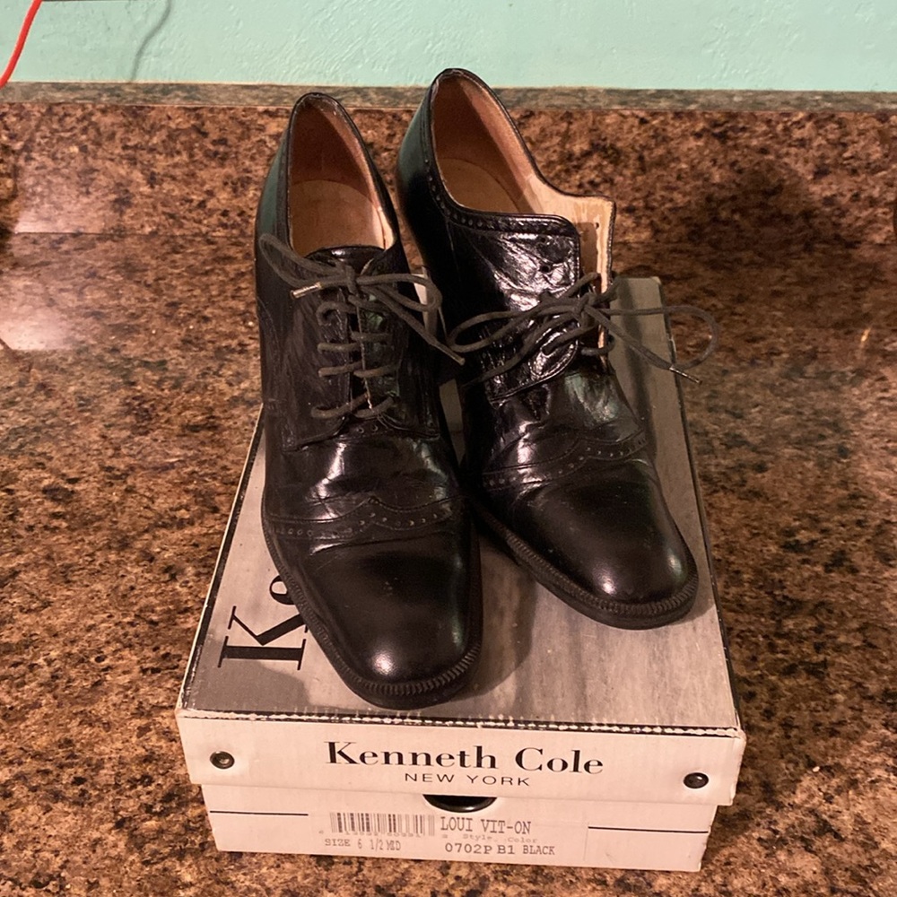 Kenneth Cole Women’s Lace Up Leather Oxfords Sz:6.5